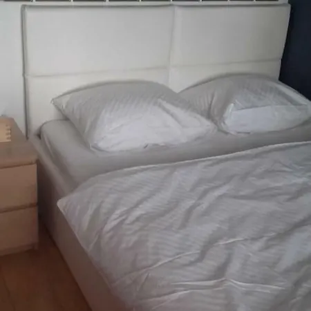Aurora Apartman Piest'any